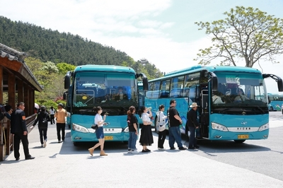 共赴山海之约 63台苏州金龙海格客车助力崂山景区旅游业务升级